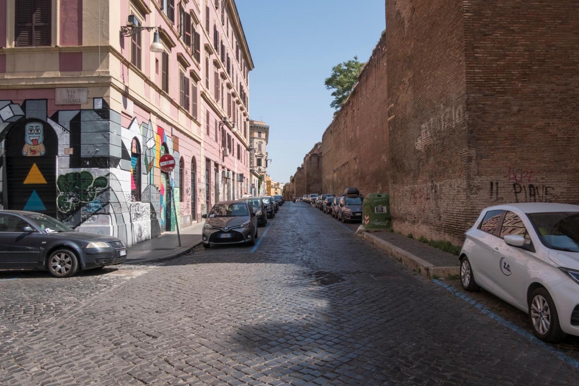 Half Palace, Relaxing Apartment In Rome San Lorenzo Екстериор снимка