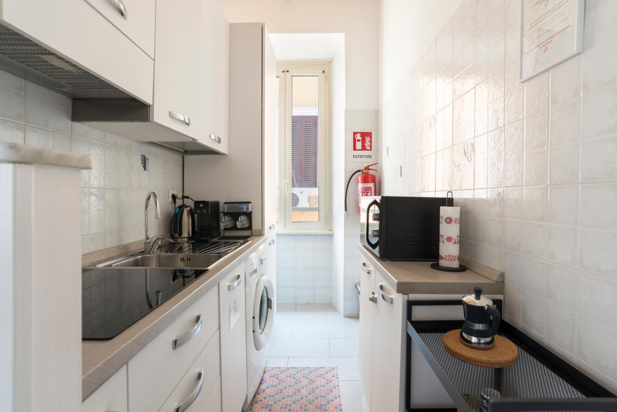 Half Palace, Relaxing Apartment In Rome San Lorenzo Екстериор снимка